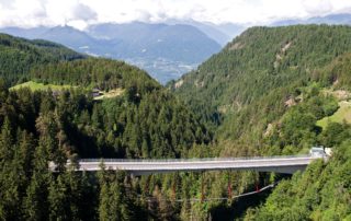 Chembau GmbH Mils Innsbruck Tirol Südtirol Autonome Provinz Bozen Hafling Sinichbach Verbreiterung Spannweite Tragwerk Widerlager Vorspannung Vorspannkabel Lagerwechsel Tragwerkshebung Tragwerksverbreiterung Sanierung Betonsanierung Betonsanierungsarbeiten Erweiterung