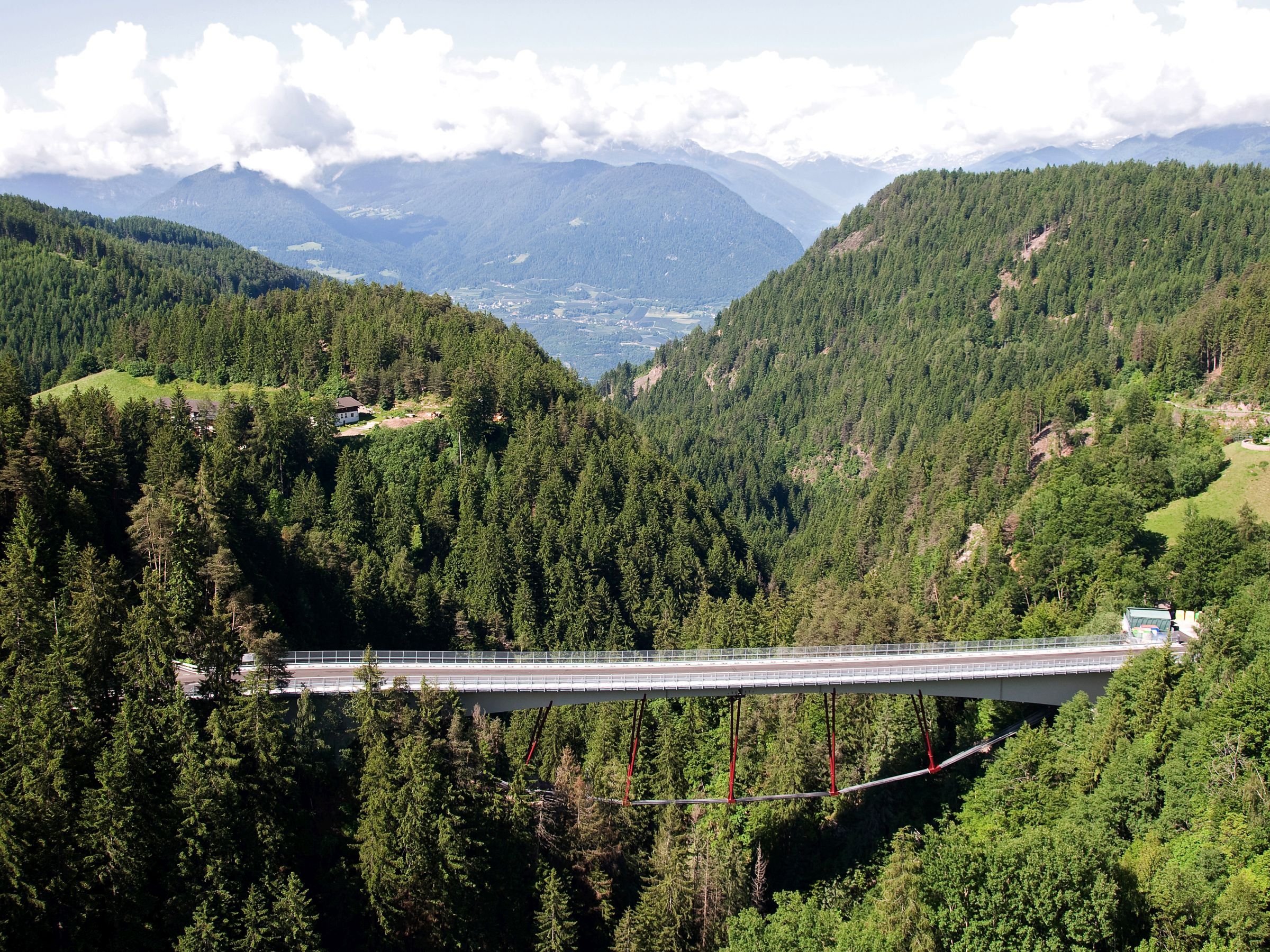 Chembau GmbH Mils Innsbruck Tirol Südtirol Autonome Provinz Bozen Hafling Sinichbach Verbreiterung Spannweite Tragwerk Widerlager Vorspannung Vorspannkabel Lagerwechsel Tragwerkshebung Tragwerksverbreiterung Sanierung Betonsanierung Betonsanierungsarbeiten Erweiterung