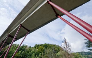 Chembau GmbH Mils Innsbruck Tirol Südtirol Autonome Provinz Bozen Hafling Sinichbach Verbreiterung Spannweite Tragwerk Widerlager Vorspannung Vorspannkabel Lagerwechsel Tragwerkshebung Tragwerksverbreiterung Sanierung Betonsanierung Betonsanierungsarbeiten Erweiterung